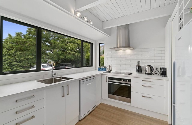 Rippon Lea - Wanaka - Relax and unwind, or set out on an adventure