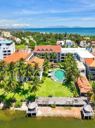 River Beach Resort & Residences