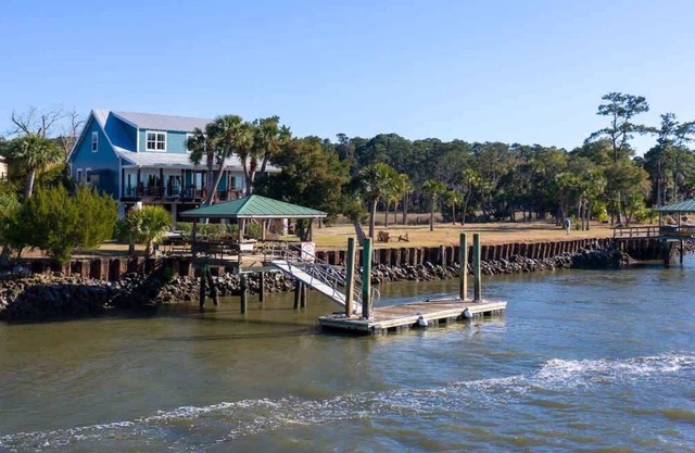 River Bluff Retreat with Private Dock