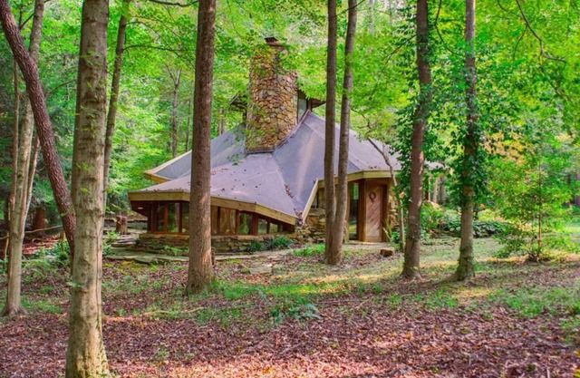 "River Camp" - Scenic Riverfront views, Fishing, and 2 mi to Shawnee Sate Forest