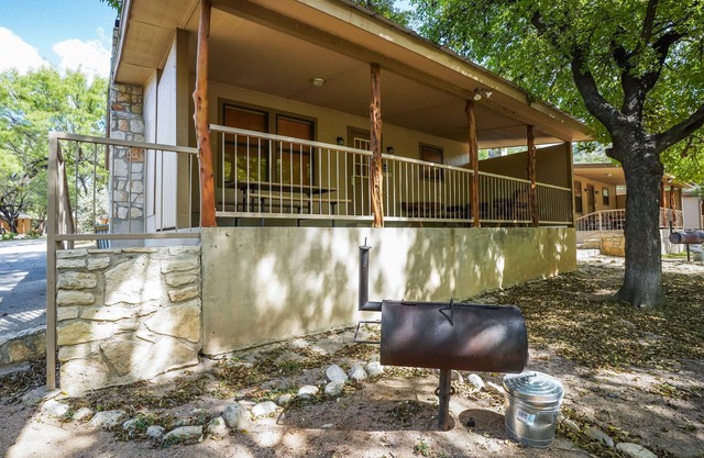 River Front cabin with access to shared pool!