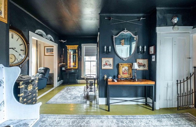 River Moon Retreat - Historic House with 8 Bedrooms, Hot Tub, On The River, High Speed WiFi