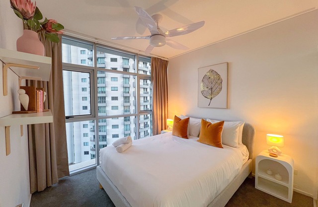 River Views | 2 Bed 2 Bath Apt + Secure Parking