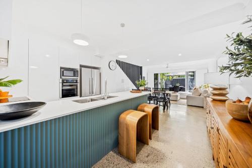 Riverbreeze - Close to Hastings 3 bed AC Pool