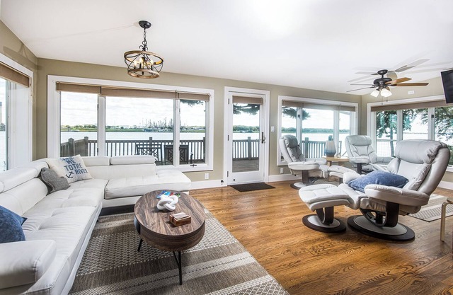 Riverfront 3BR w/2 Kings, Hot Tub & EV Charger