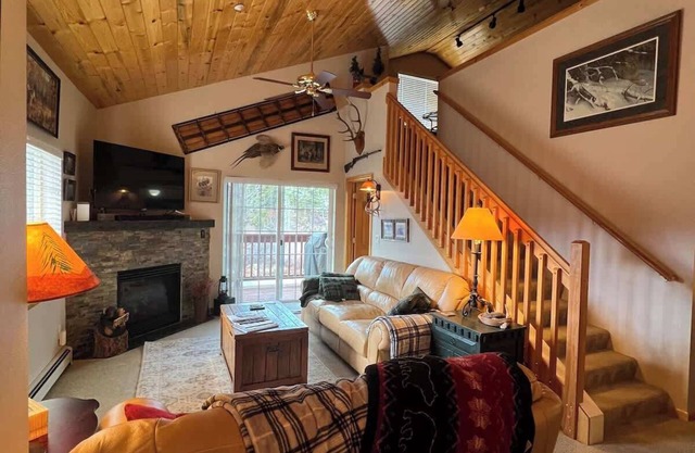 Riverfront Condo – Relax to the Sounds of Nature