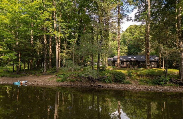 Riverfront Mountain Getaway, Fire Pit, Hot Tub, Swimming Hole, Fireplace