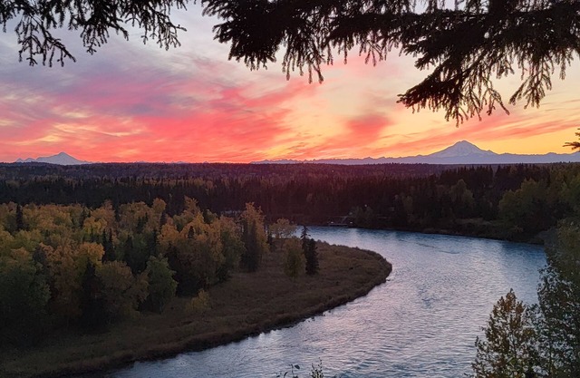 Riverfront Retreat Guesthouse in Kasilof – Private, Peaceful & Cozy
