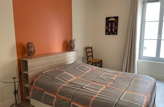 Riverside Retreat: Cozy B&B with Bercé Forest Nearby, Ideal for Fishing & Hiking