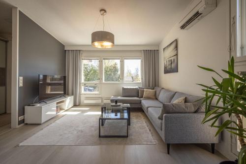 Rivitalo luontopolkujen vieressä