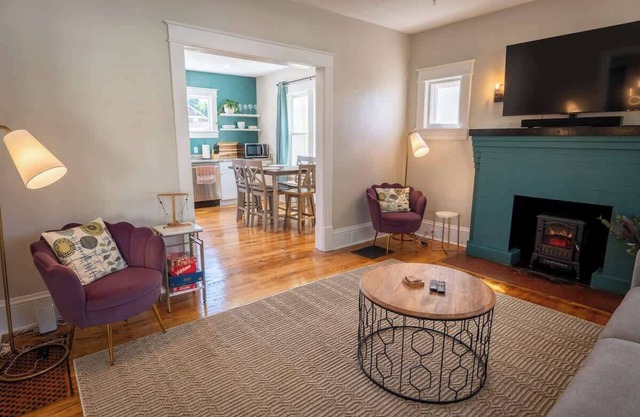 Roanoke Speakeasy: Downtown Charm near Greenways