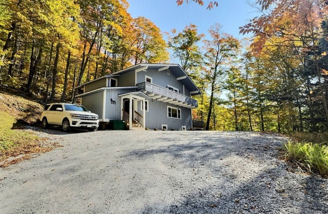 Robin`s Nest- Pool, Gym, Fireplace, Near the AT