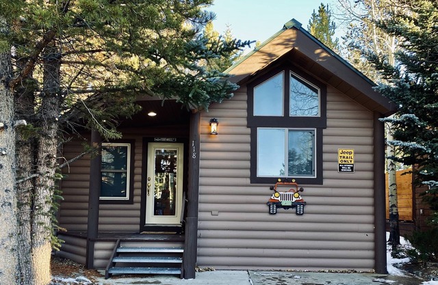 Rock Crawlers Retreat romantic and warm 5 min to Breck on Shuttle route