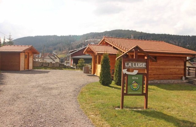 Romantic Chalet: Modern Comfort in Cornimont, Near Ski & Nature Activities