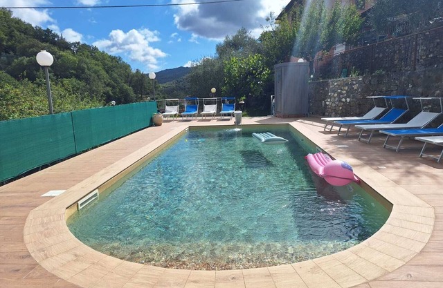 Romantic cottage for two with large terrace and beautiful pool