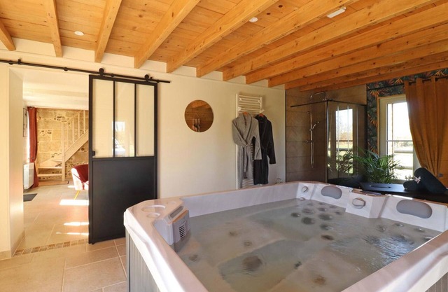 Romantic Getaway with Spa and Garden in Normandy