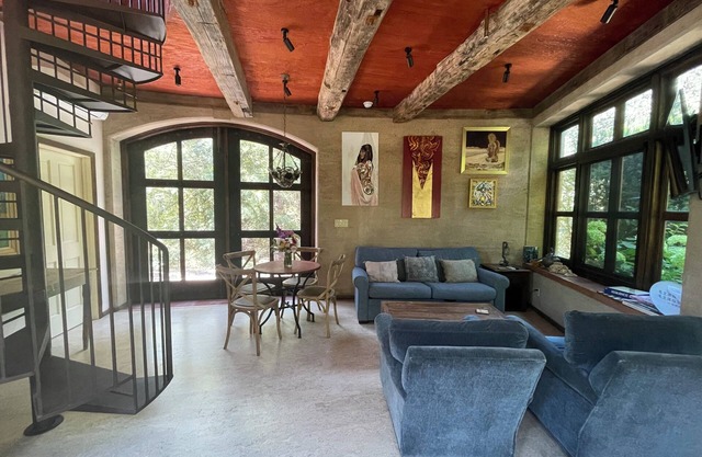 Romantic Gateway to the Sonoma Wine Country