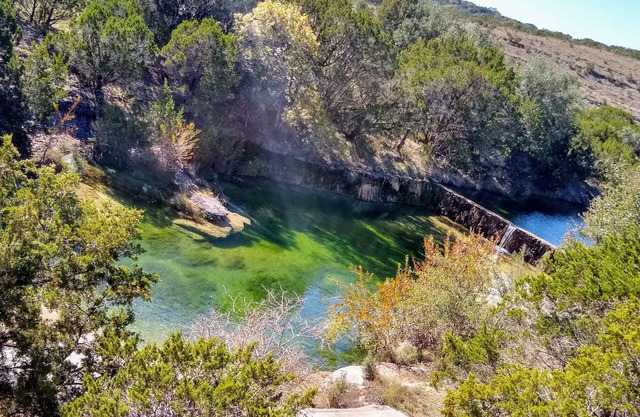 Romantic hideaway nestled along Lone Man Creek. Views to the falls and hills