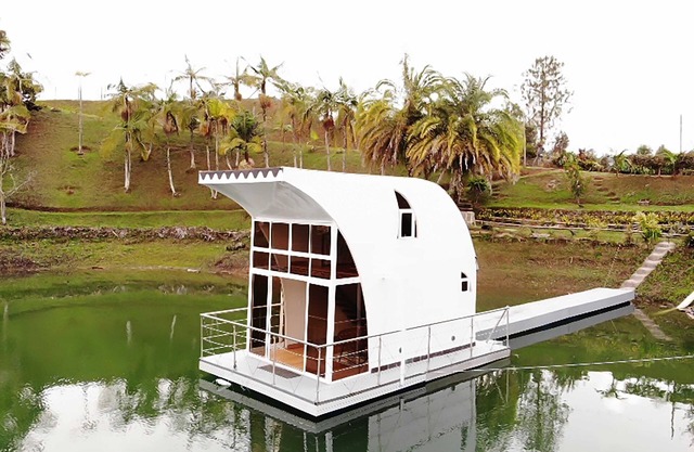 Romantic houseboat in nature and enjoy the simplicity of this quiet accommodation