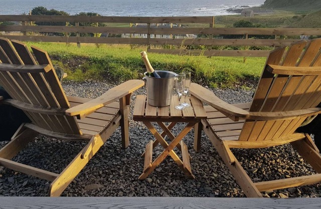 Romantic Pod, Sea view, King-size bed, Walk to the beach & harbour