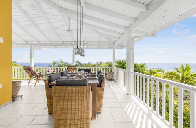 Romantic villa with pool and ocean view