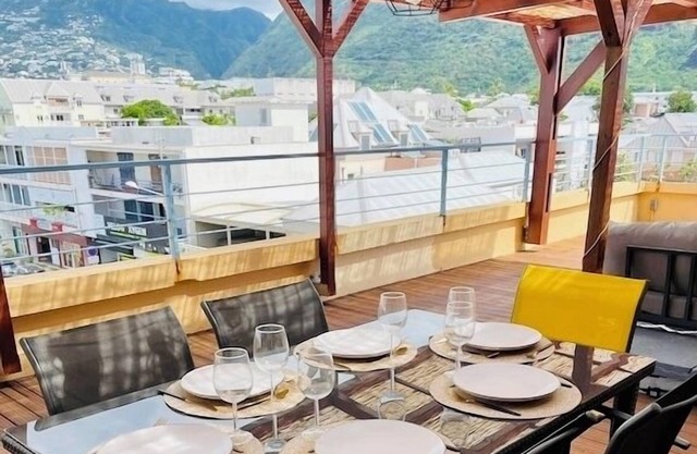 Rooftop apartment in the heart of the Barachois with panoramic views!