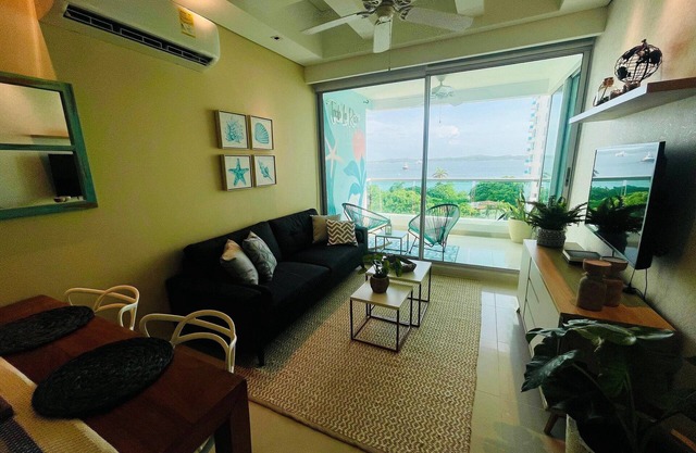 Rooftop Pool & Ocean Breeze 2BR + 2BATH