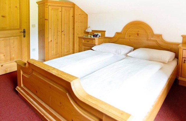 Room 22 - Suite with shower, WC - Dorf Café