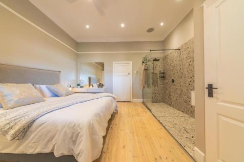 Room 3 - LEO Sky Guest House