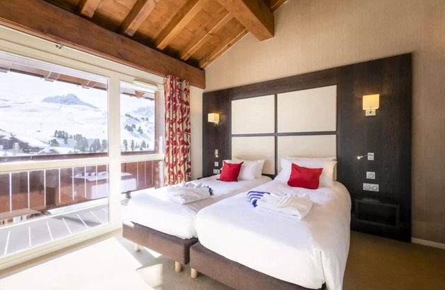 Room 4 People Balcony - Full board