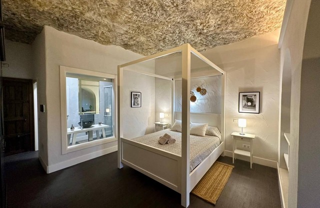 Room 'Cave 3' with Mountain Views, Private Pool and Wi-Fi