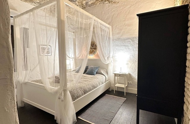 Room 'Cave 4' with Mountain Views, Private Pool and Wi-Fi