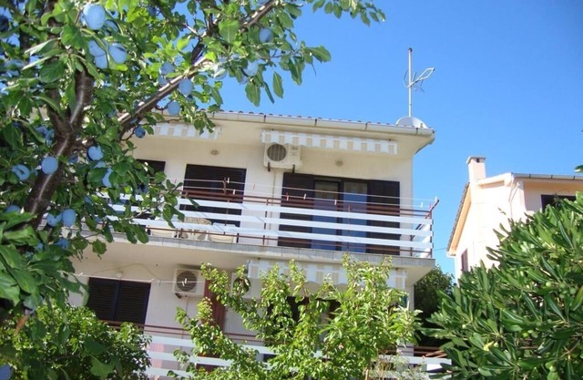 Room in Cres with Seaview, Balcony, Air condition, WIFI (4249-6)