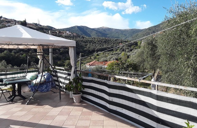 Room in Guest Room - Valle Degli Ulivi - Liguria Italia