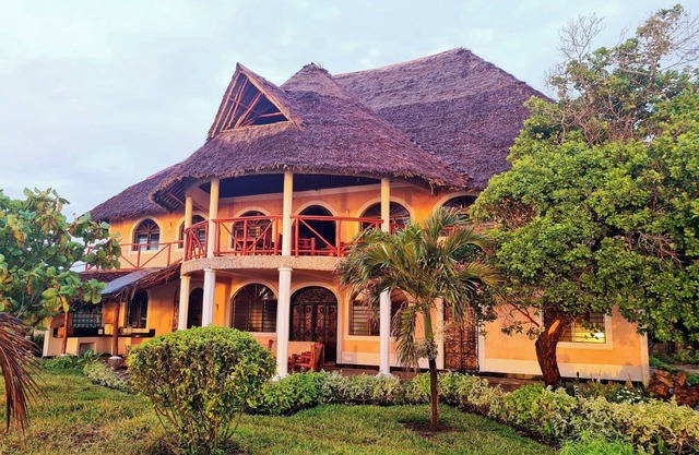 Room in Guest Room - 38m2 Turtle Suite in a 560 m2 Villa, Indian Ocean View