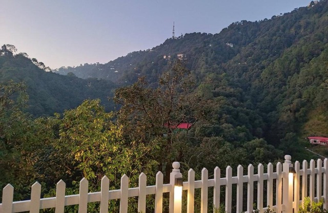 Room in Lodge - Oakwood 301 - Elegant Private Room With Balcony at Landour, Mussoorie