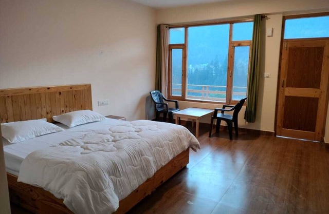 Room in Manali with mountain and river view front Balcony-8