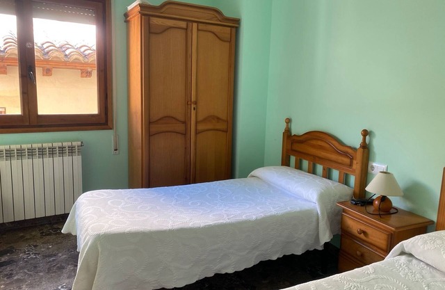 Room 'Twin Con Ventana' with Wi-Fi