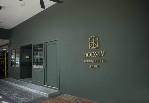 Room V Jalan Sultanah By SECOM