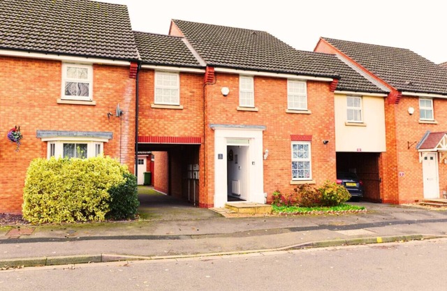 Roomy Spark Home with Parking, Garden, Wi-Fi