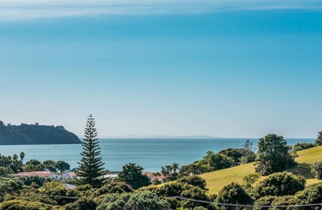 Roses Bach | Stay Waiheke