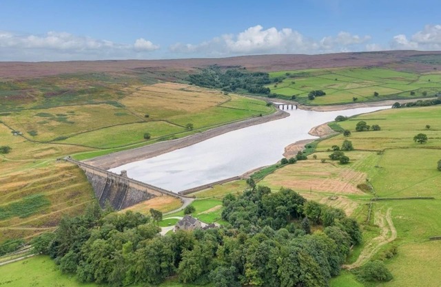 ROUNDHILL COACH HOUSE - set in a stunning location in the Yorkshire Dales