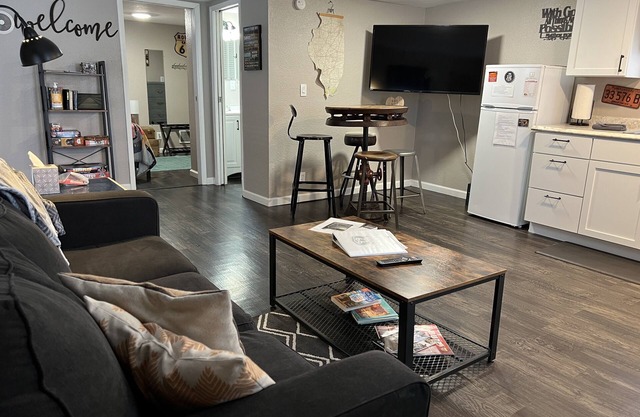 Route 66 house; Litchfield IL; Pets welcome