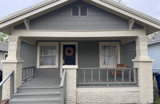 Route 66 Retreat - Charming 2 bedroom/1 bath bungalow