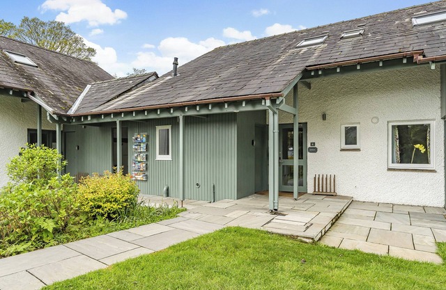 ROWAN - WOODLAND COTTAGES, family friendly in Bowness-On-Windermere