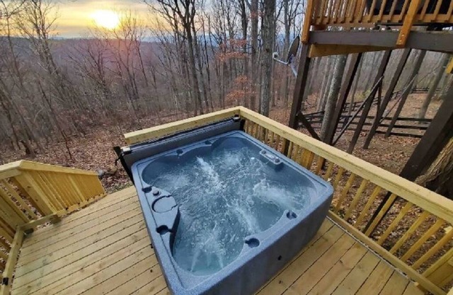 ♛Royal A-Frame♛HOT TUB★PetsOK★WoodStove★FASTwifi