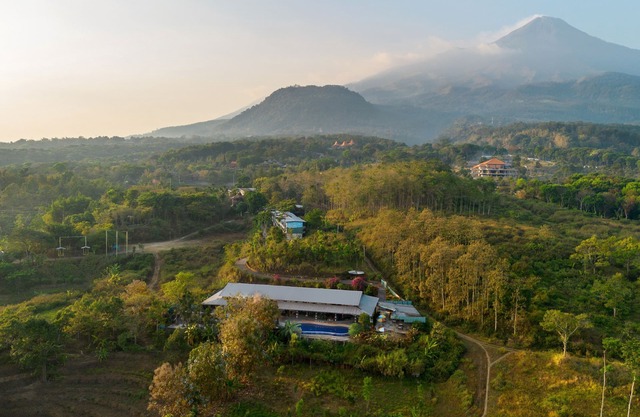 Royal Caravan Hotel Trawas