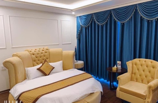 Royal Hotel - số 18 LK23, KĐT Văn Khê - by Bay Luxury