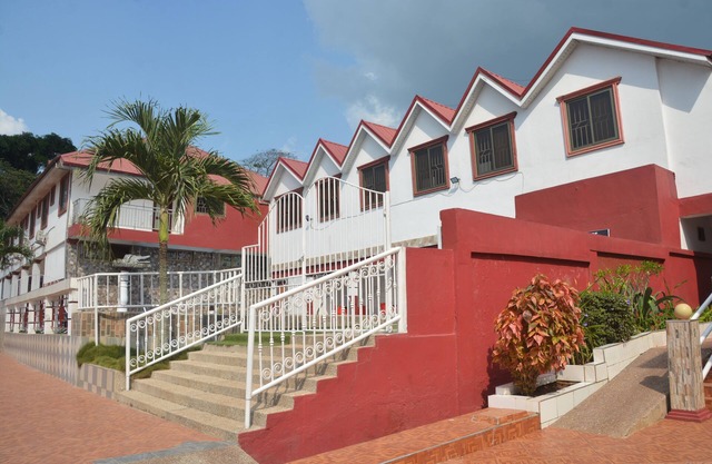 ROYAL LEE'S HOTEL