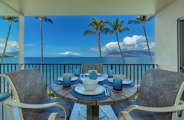 Royal Mauian 411- Oceanfront Condo with Rooftop BBQ, Beaches & Sunset Views
